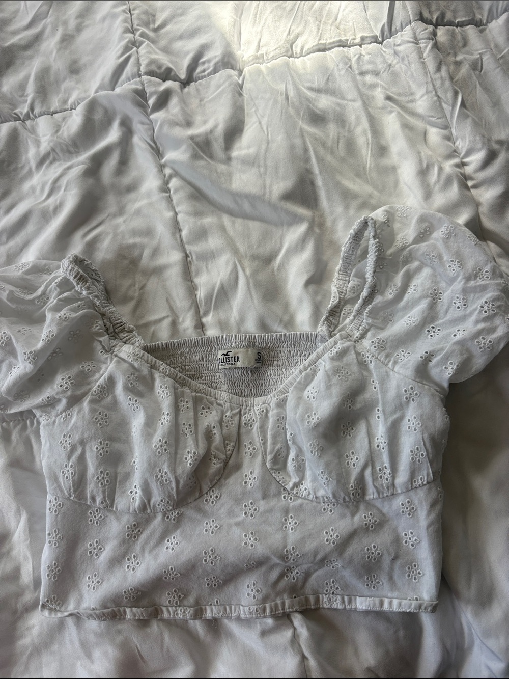 Hollister White Eyelet Puff-Sleeve Cropped Blouse